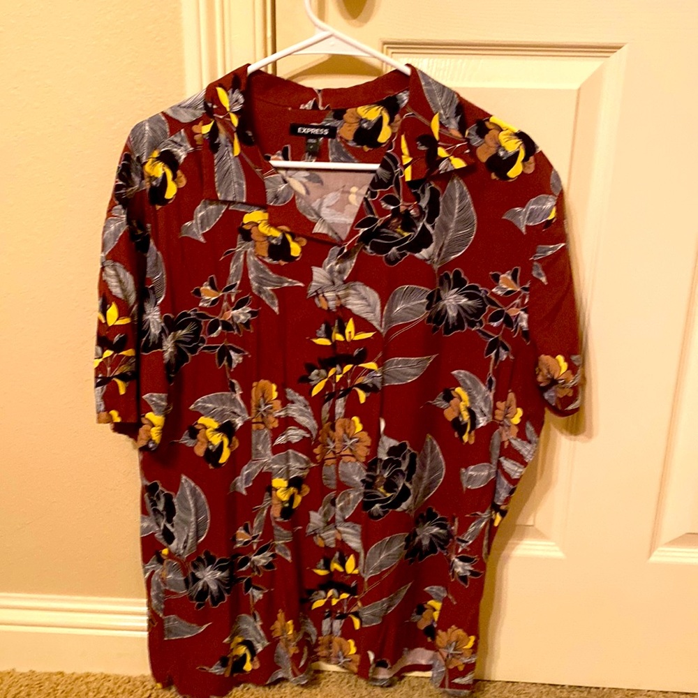Men’s Large Short Sleeve Shirt- Like New